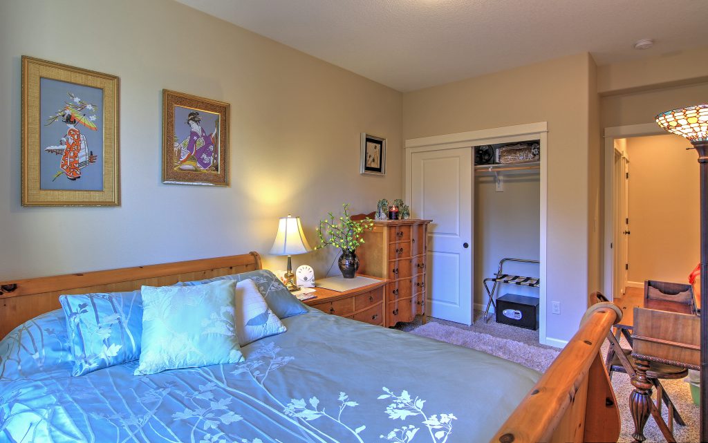 Queen bed in the 1st floor bedroom.